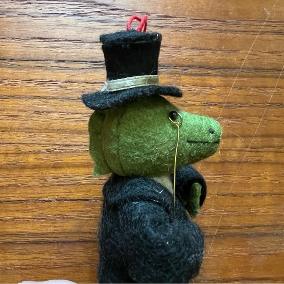 HeartFelts Midwest Cannon Falls Felted Wool Gentleman Alligator Holiday Ornament - Picture 4 of 6